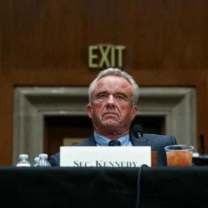 Robert Kennedy licenzia tutti i membri del Comitato vaccini del Cdc