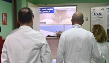 Il grido d’allarme dei medici in corsia: “Ferie non godute e turni infiniti”