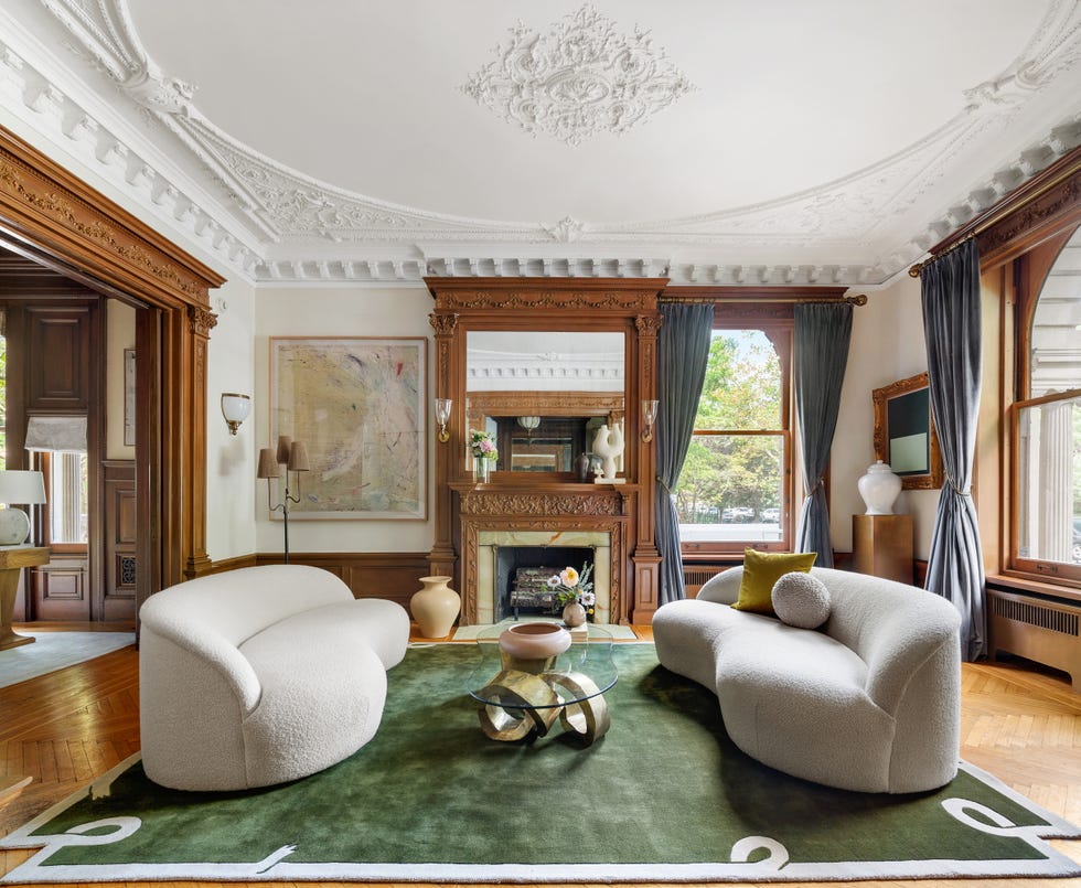 salon con alfombra verde