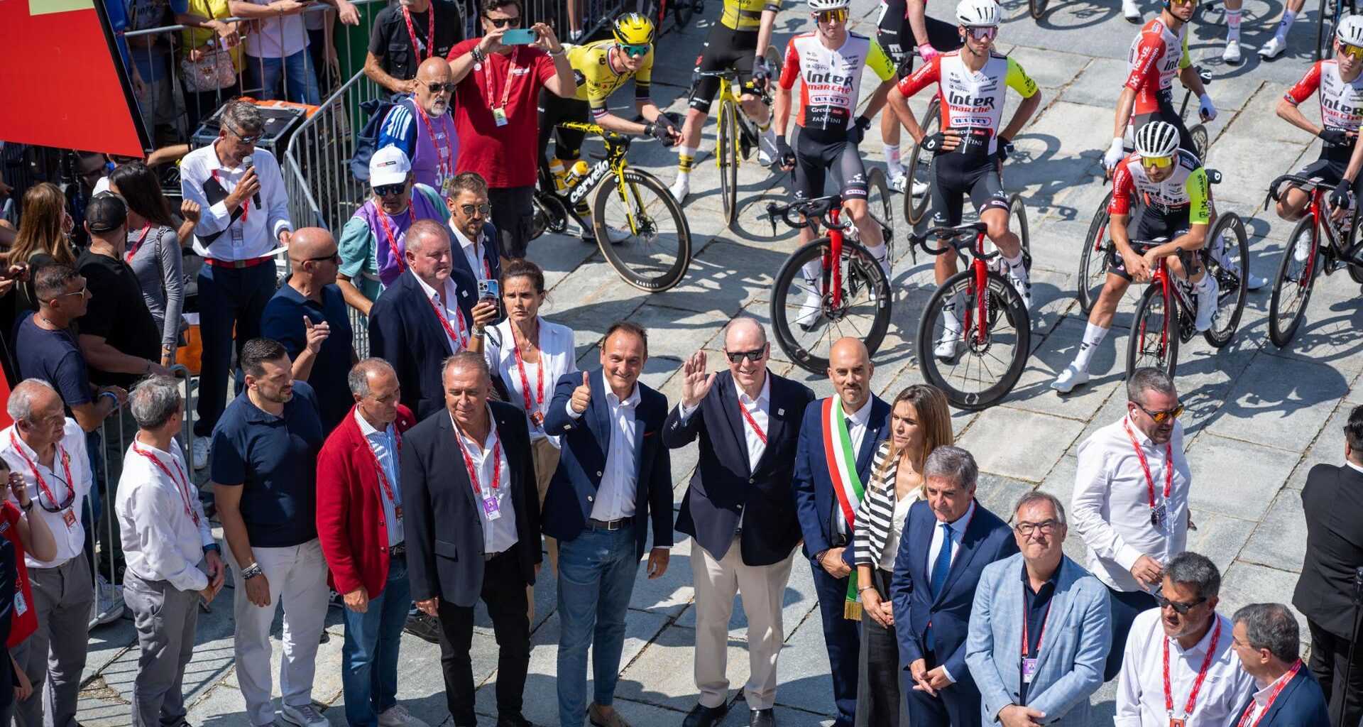 Reggia di Venaria capitale del ciclismo, Alberto di Monaco prende spunto: “La Versailles italiana” - La Stampa