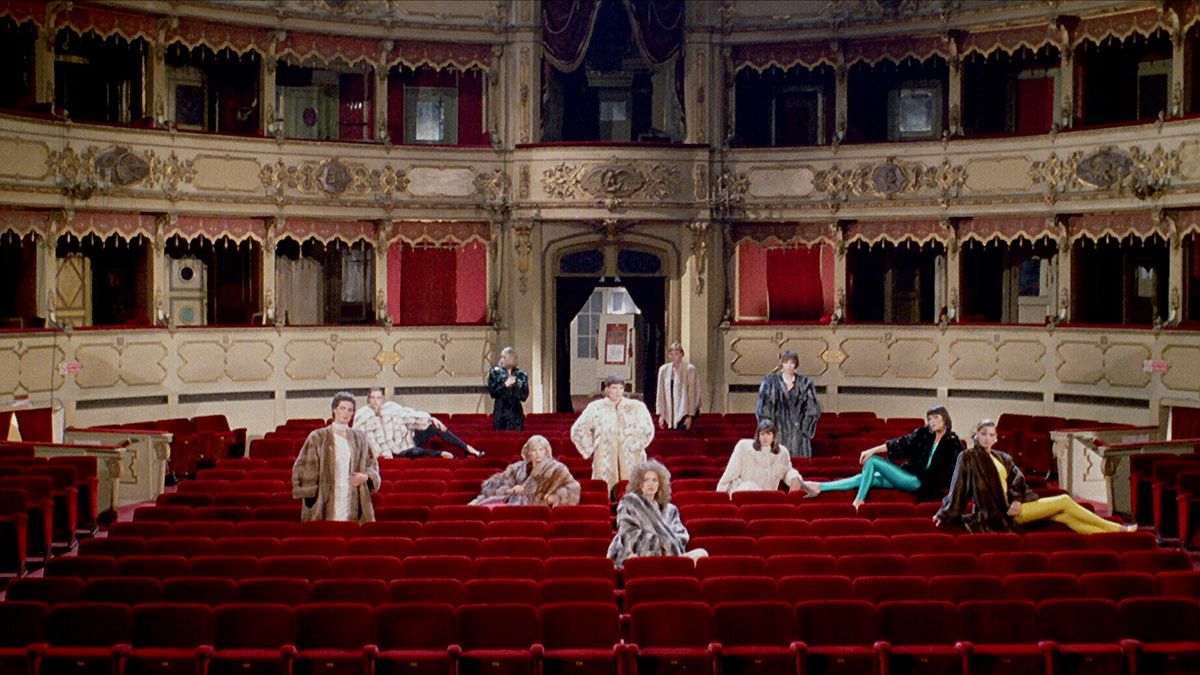 "Sotto il vestito niente" di Carlo Vanzina compie 40 anni e torna in sala