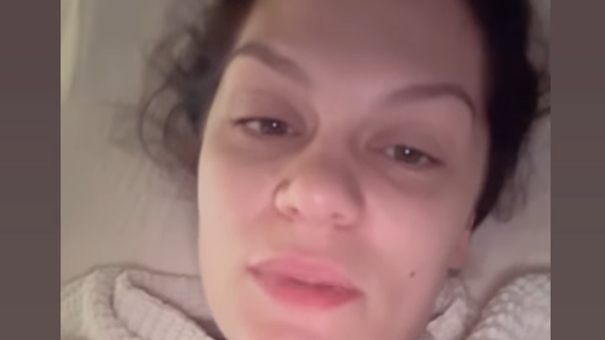 Jessie J di nuovo in ospedale dopo l'ntervento per il cancro