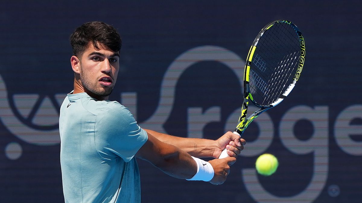 Alcaraz soffre più del previsto, ma vince al debutto