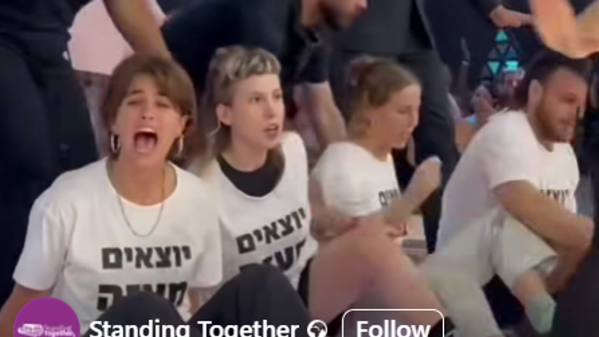 "Grande Fratello" israeliano, attivisti pro-pal irrompono 