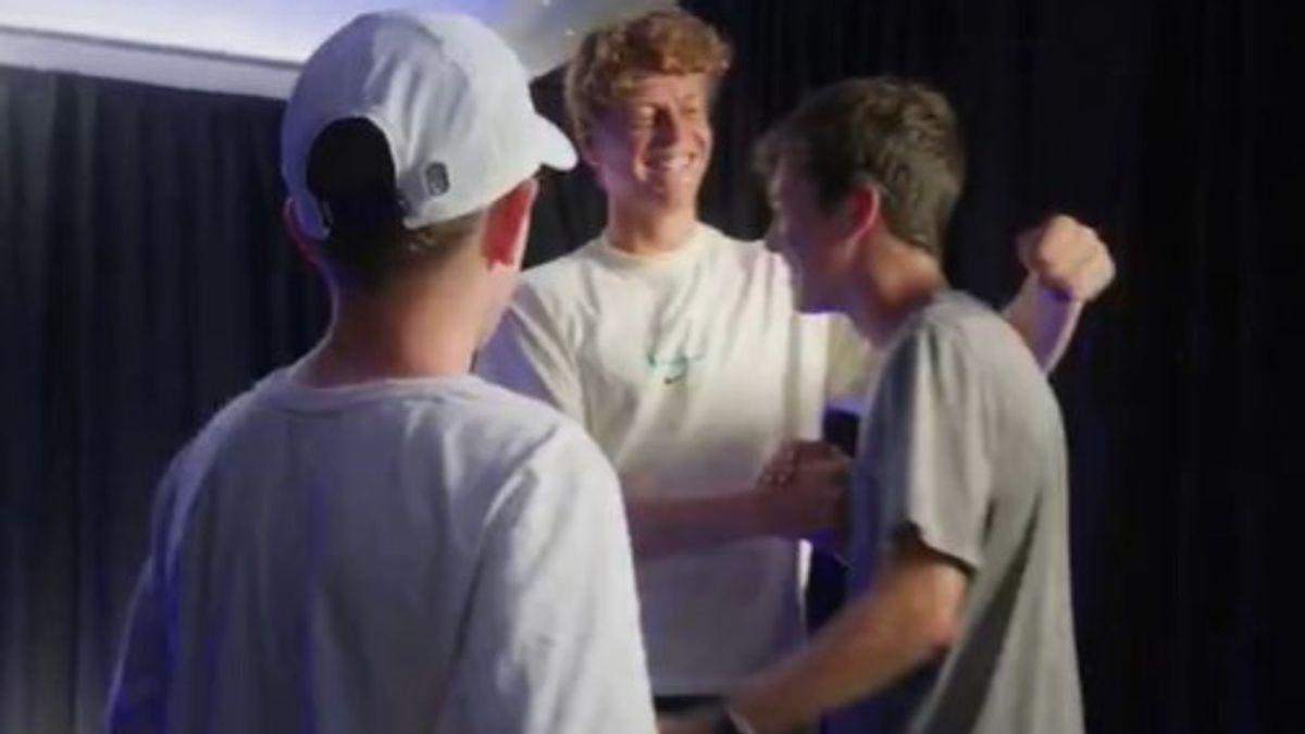 Sinner fa felici i suoi tifosi a Cincinnati: la 'Fan Cam' si trasforma in un incontro a sorpresa - Sportmediaset