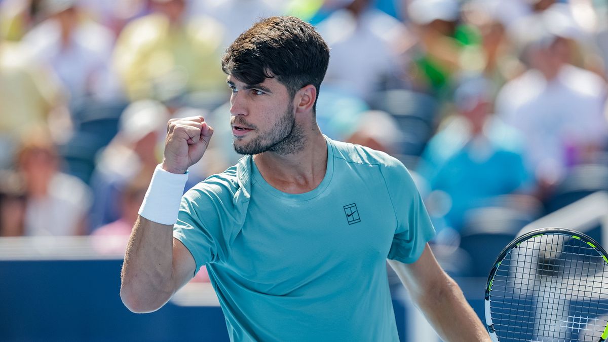 Alcaraz strappa il pass per le semifinali, Rublev battuto 2-1