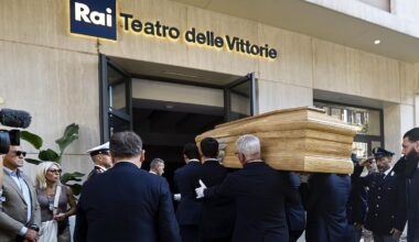 Pippo Baudo, al Teatro delle Vittorie la camera ardente: il live