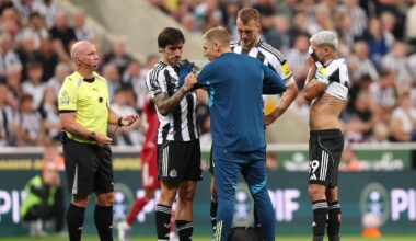 infortunio alla spalla nella sfida con il Liverpool 