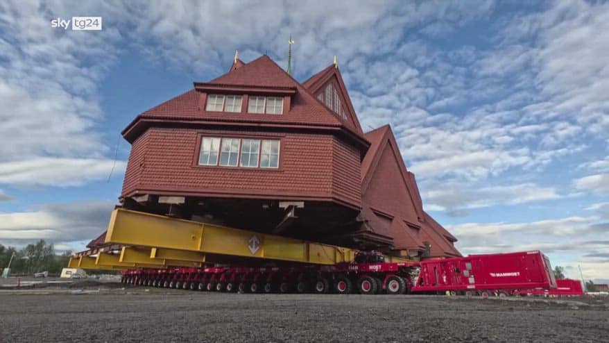 Le operazioni di spostamento della chiesa di Kiruna