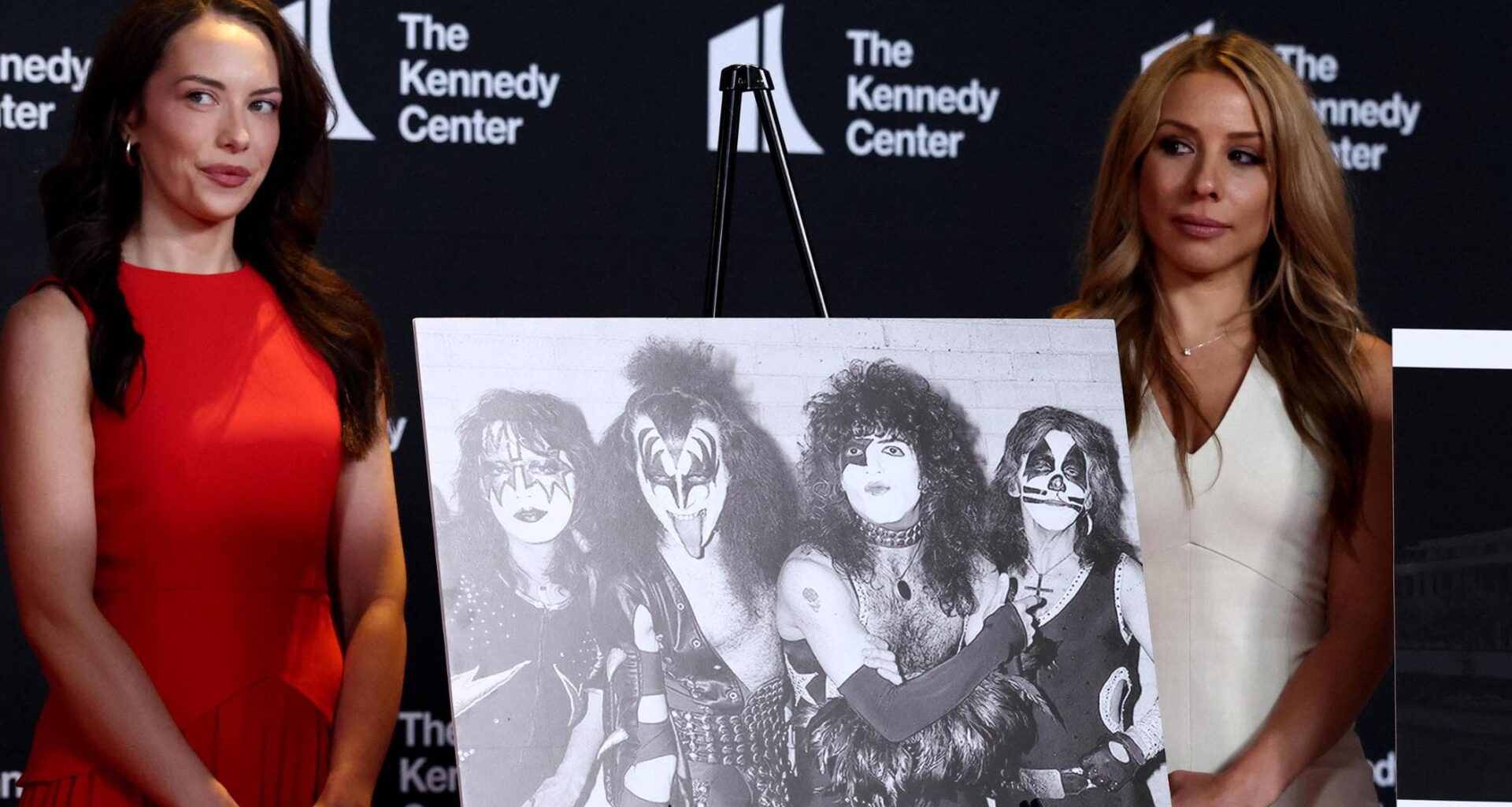 Kiss, la metamorfosi: da “Trump è abominevole” a “Onorati del suo premio” - la Repubblica
