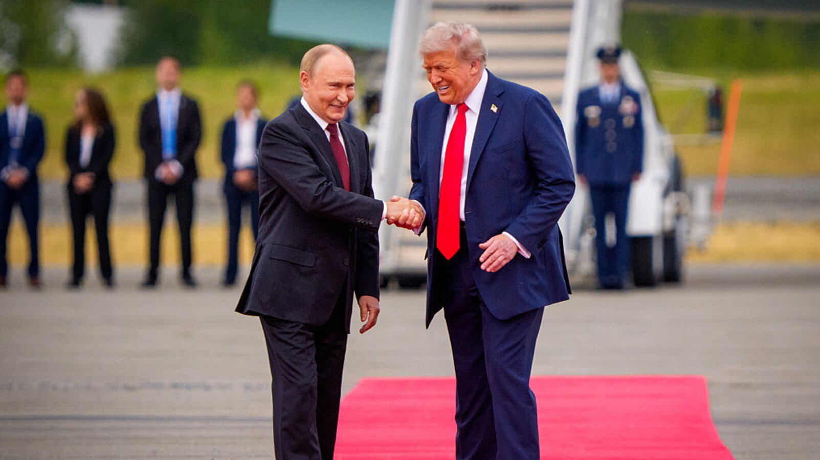 Putin e Trump. Dateci il pane, non la libertà (di M. Feltri) - HuffPost Italia
