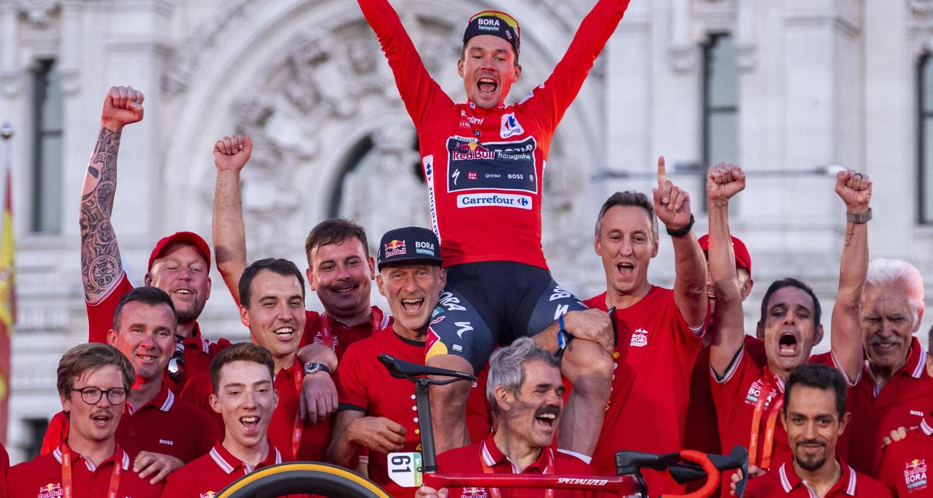 A Torino è l’ora della Vuelta: il via dalla Reggia di Venaria, musica dal vivo e parata dei campioni