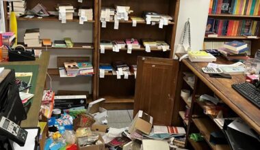 Furti di libri Adelphi nella libreria Gang del Pensiero "Colpo mirato"