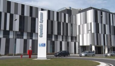 Sottrae la pistola alla guardia giurata e minaccia i pazienti in ospedale