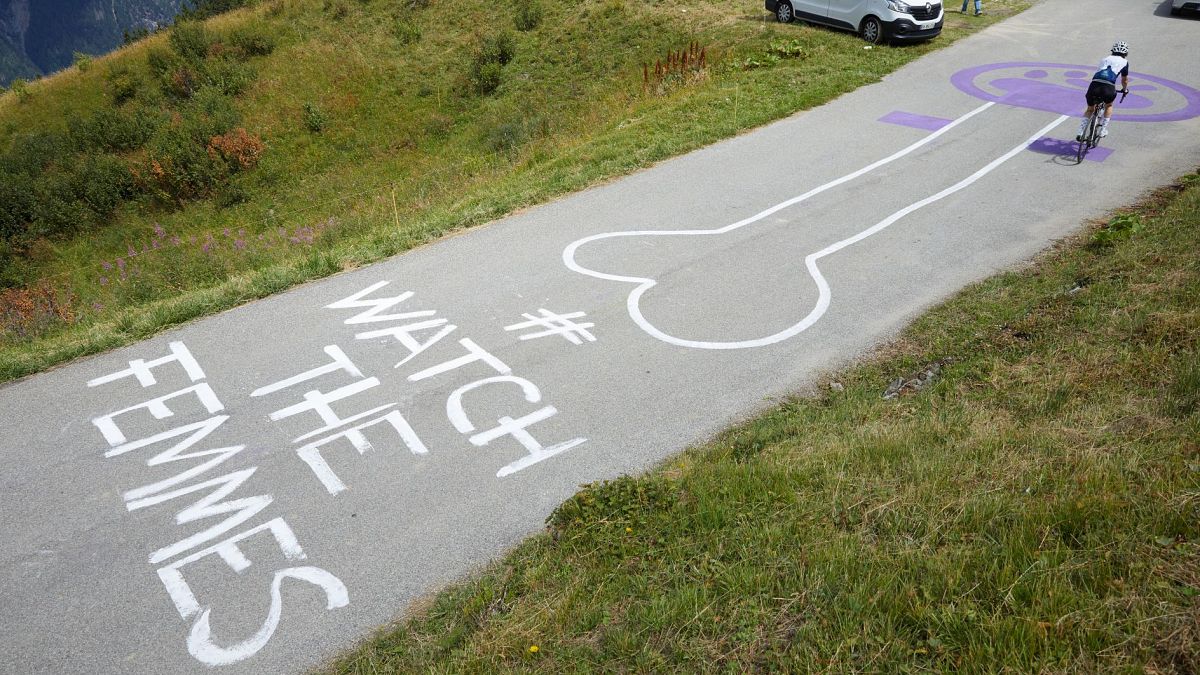 Škoda trasforma i peni del Tour de France in manifesti per le donne