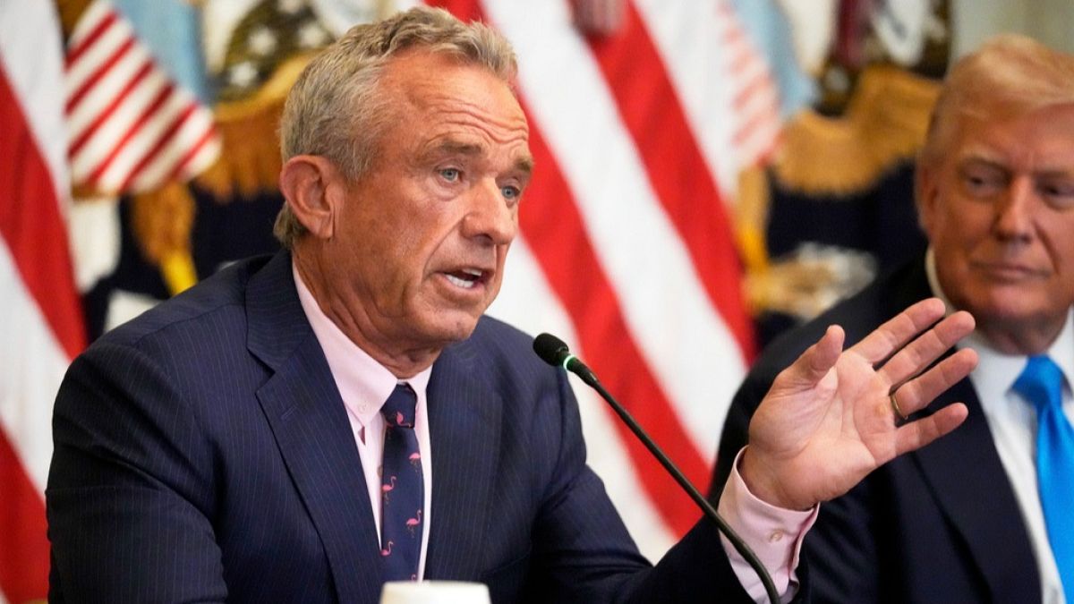 Usa: interrotto lo sviluppo di vaccini mRNA, ritirati finanziamenti alle case farmaceutiche