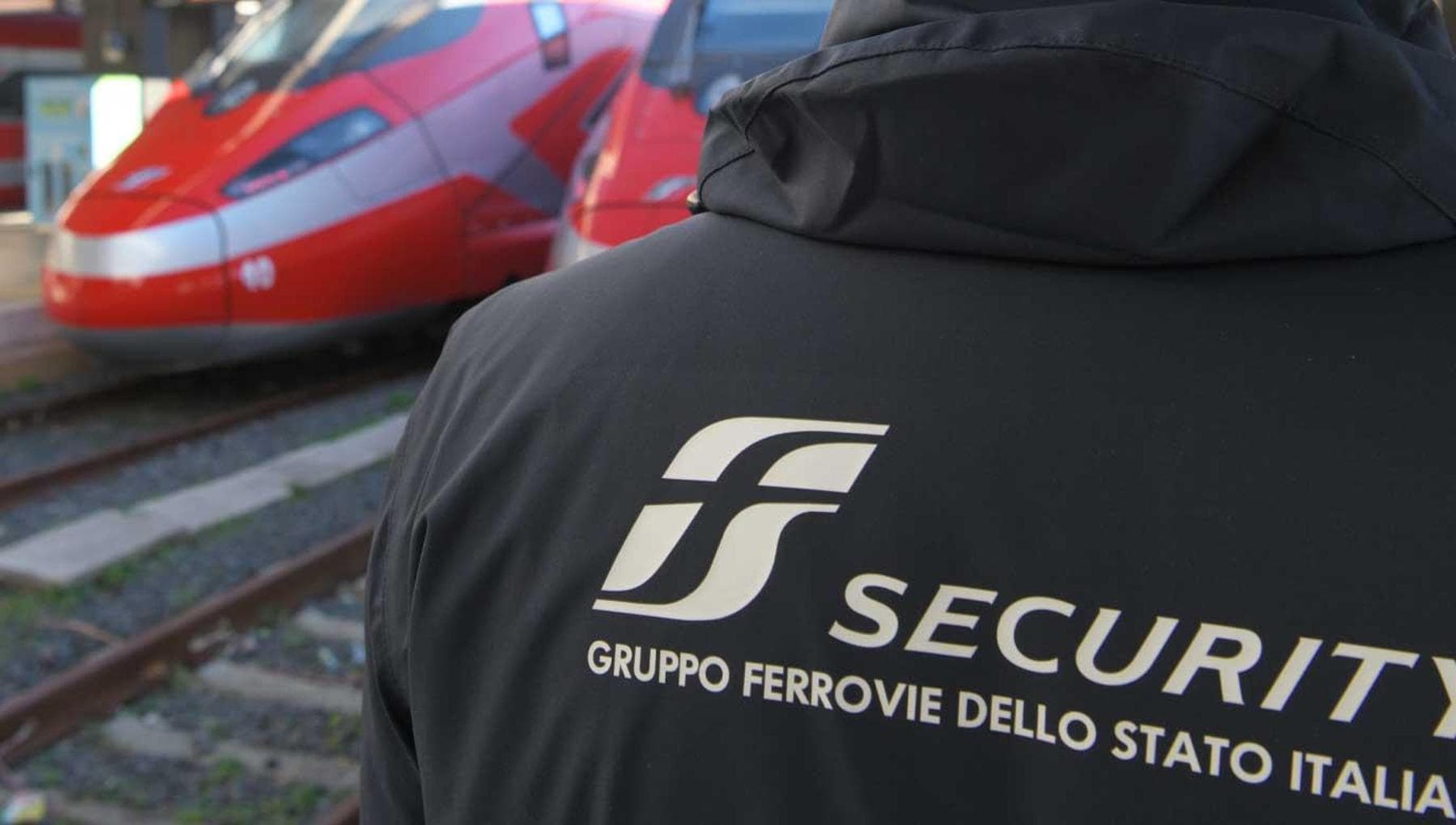 Stazione di Bologna, il Frecciarossa parte coi genitori a bordo: bimba resta sola sul binario