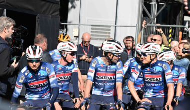 CicloMercato 2026, il punto in casa Soudal Quick-Step: salutato Evenepoel, la squadra è già pronta con 29 corridori in organico - Sembra tornare di attualità la "filosofia Wolfpack"