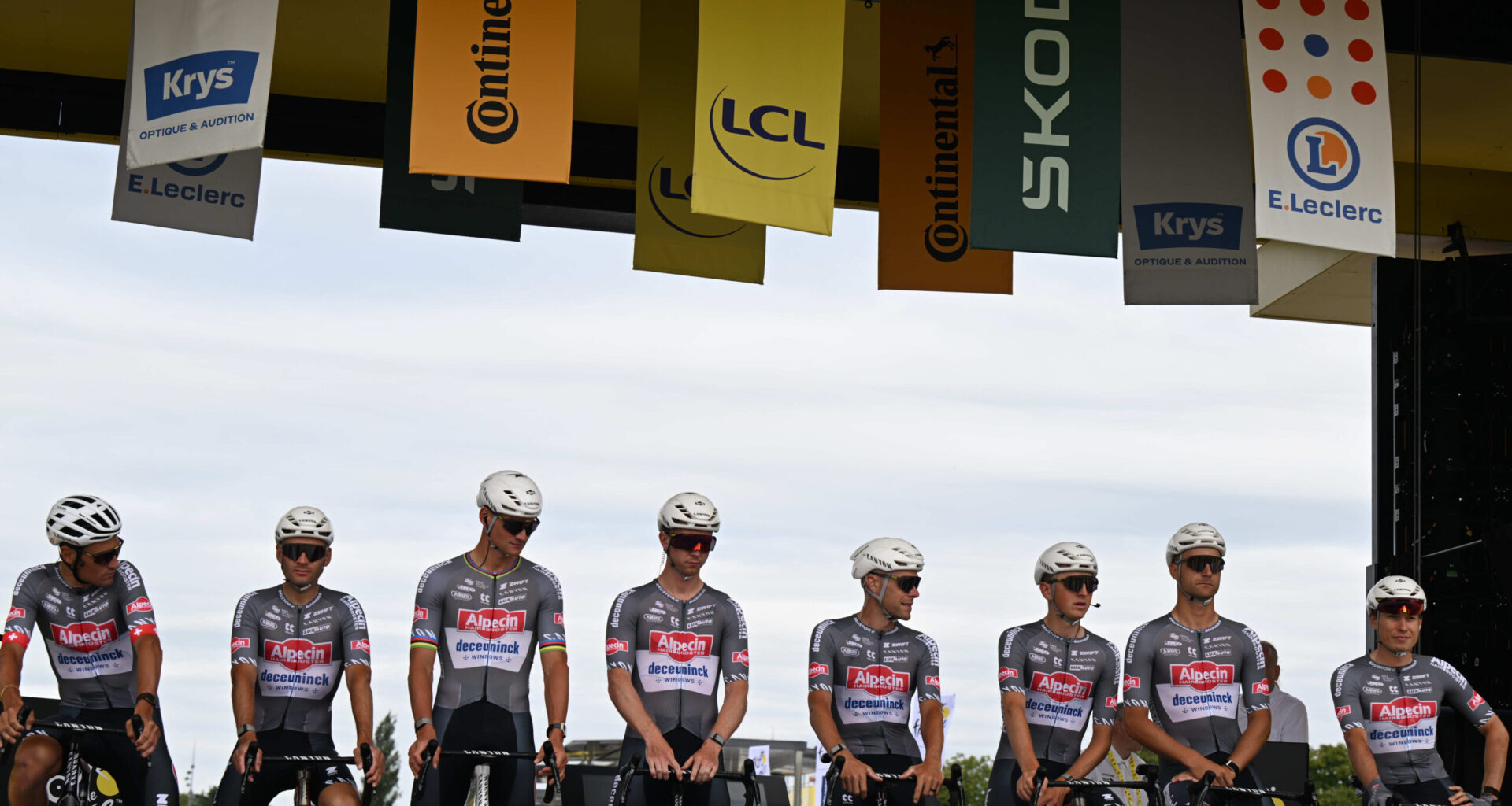 CicloMercato 2026, il punto in casa Alpecin: in attesa di novità sul fronte sponsor pochi movimenti in entrata e tante probabili uscite - Si ripartirà da Van der Poel, Philipsen e Groves