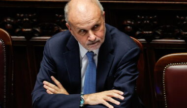 Pluralollo e il pluralismo alla vaccinara del governo su vaccini e scienza