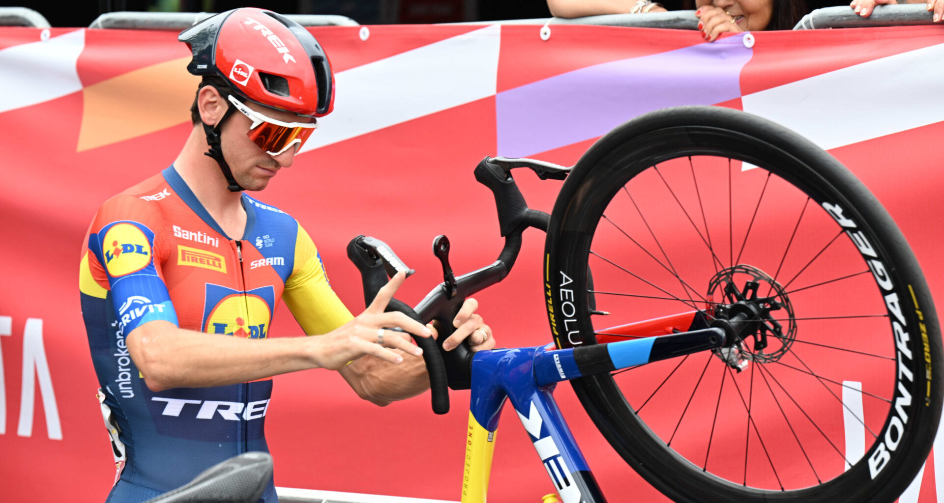 Vuelta a España 2025, Giulio Ciccone fa coraggio a Mads Pedersen dopo il secondo posto: "Non c'è bisogno che si scusi, lui è un campione ed è bello lavorare per lui"