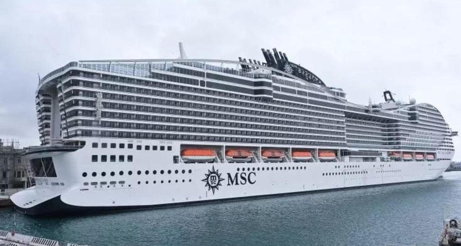 Nave Msc World Europa in avaria al largo di Ponza con 8.500 passeggeri: scattati i soccorsi