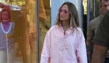 Jennifer Lopez e il look in lino per le giornate calde da copiare
