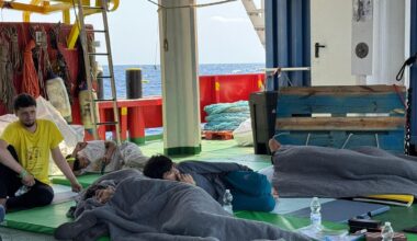 “Dovete andare a Genova”: Mediterranea costretta a una traversata di 4 giorni. “È disumano”