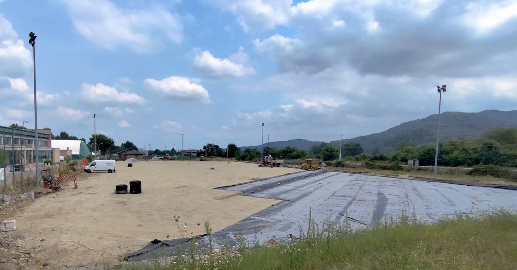 Borgo San Dalmazzo, proseguono i lavori per il nuovo campo sintetico