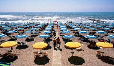 La protesta dei balneari dopo il caso del caro spiaggia: “Basta penalizzarci, il Governo ci tuteli” - la Repubblica