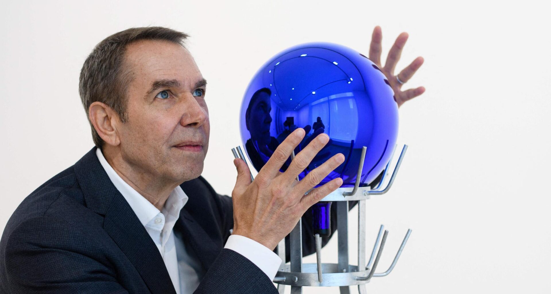 Intervista a Jeff Koons, l’artista più quotato e orgogliosamente kitsch: “L’arte è una religione”