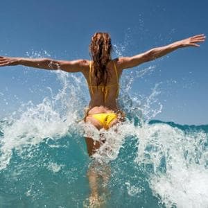 Nuotare ti cambia il cervello: ecco perché dovresti farlo (anche in vacanza)