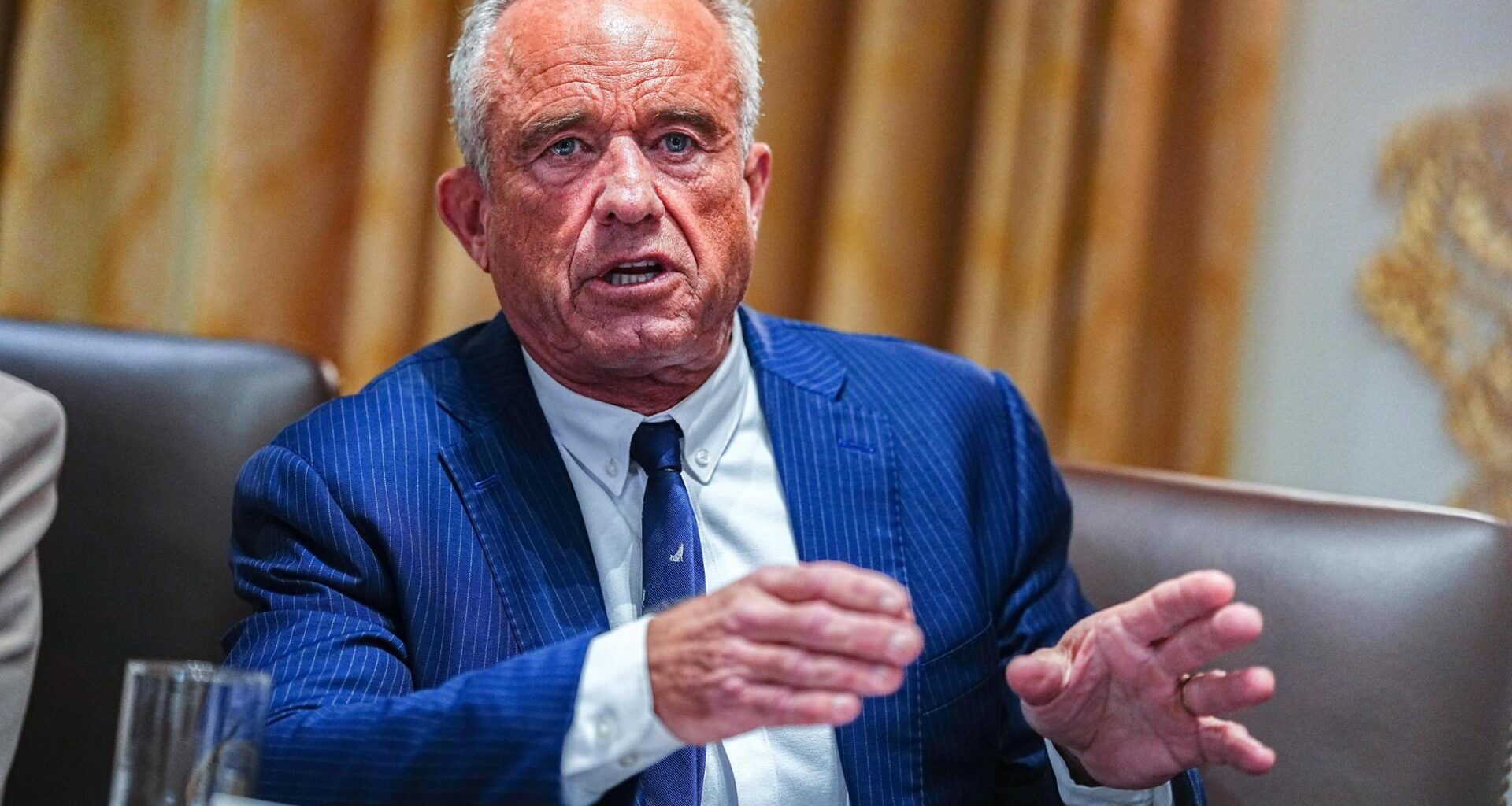 Kennedy jr limita l'accesso ai vaccini anti-covid