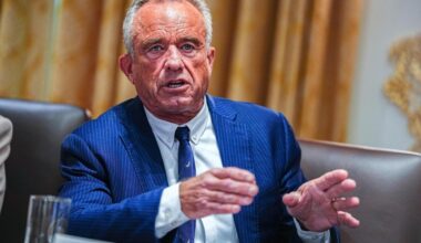 Kennedy jr limita l'accesso ai vaccini anti-covid