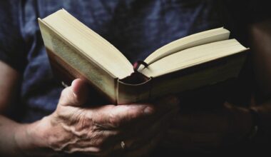Roma, il ladro tradito dal libro: entra per un furto ma si siede e legge “Gli dei alle sei”, arrestato