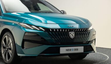 Peugeot 308, il restyling della versatilità: dall’elettrico al diesel, motori per tutti. Cosa cambia