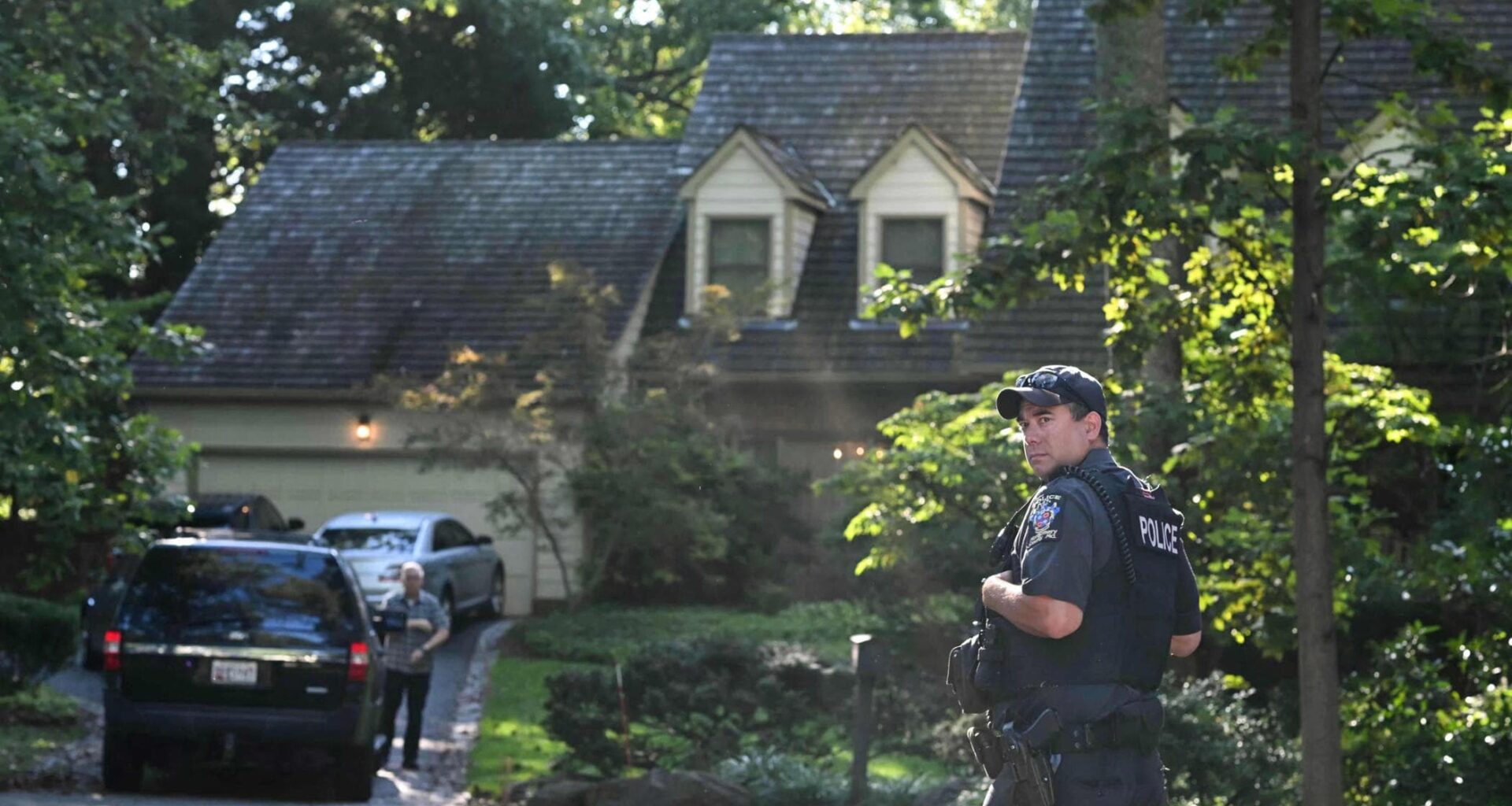 Fbi perquisisce casa di Bolton, l’ex consigliere per la sicurezza Usa. Trump: “È un delinquente” - la Repubblica