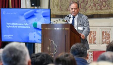 No-Vax tra gli esperti sui vaccini, gli Ordini dei medici a Schillaci: “Cambi la commissione” - la Repubblica