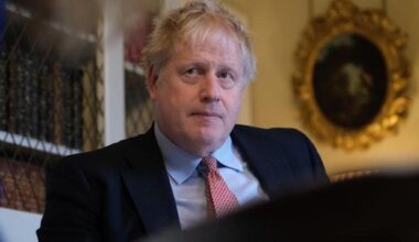 Johnson sul vertice in Alaska: “Mi ha fatto rivoltare lo stomaco vedere Putin sul tappeto rosso” - la Repubblica