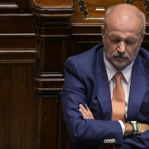Il Gran Rifiuto di Schillaci. Sulla graticola per i medici no vax