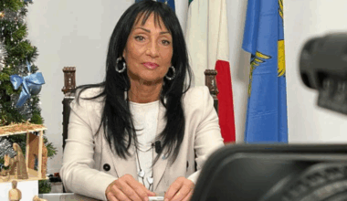 "Le taglio la gola". Le minacce dell'islamico all'ex sindaco davanti al municipio