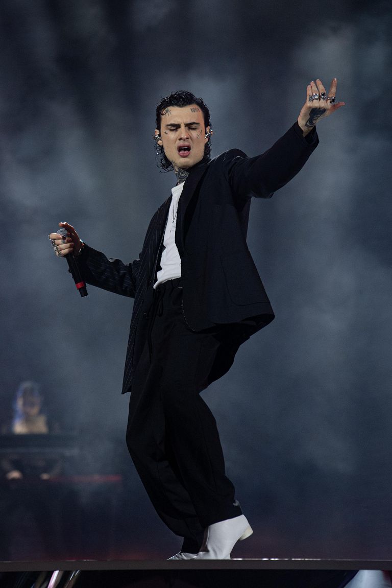 Sanremo2024, seconda serata: dal Suzuki Stage Rosa Chemical