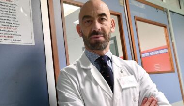 Bassetti sui vaccini: “Chi dice di non farli è soltanto un povero ignorante”