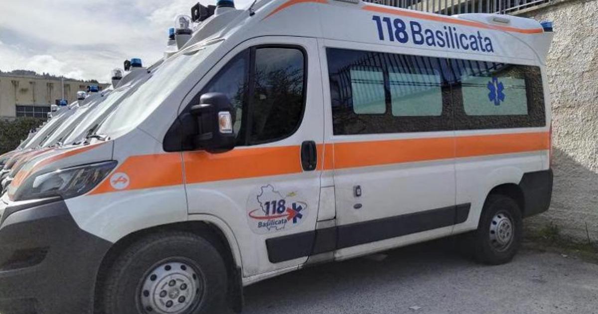 Maltempo, albero su auto nel Materano: morto un ragazzo, altri tre feriti