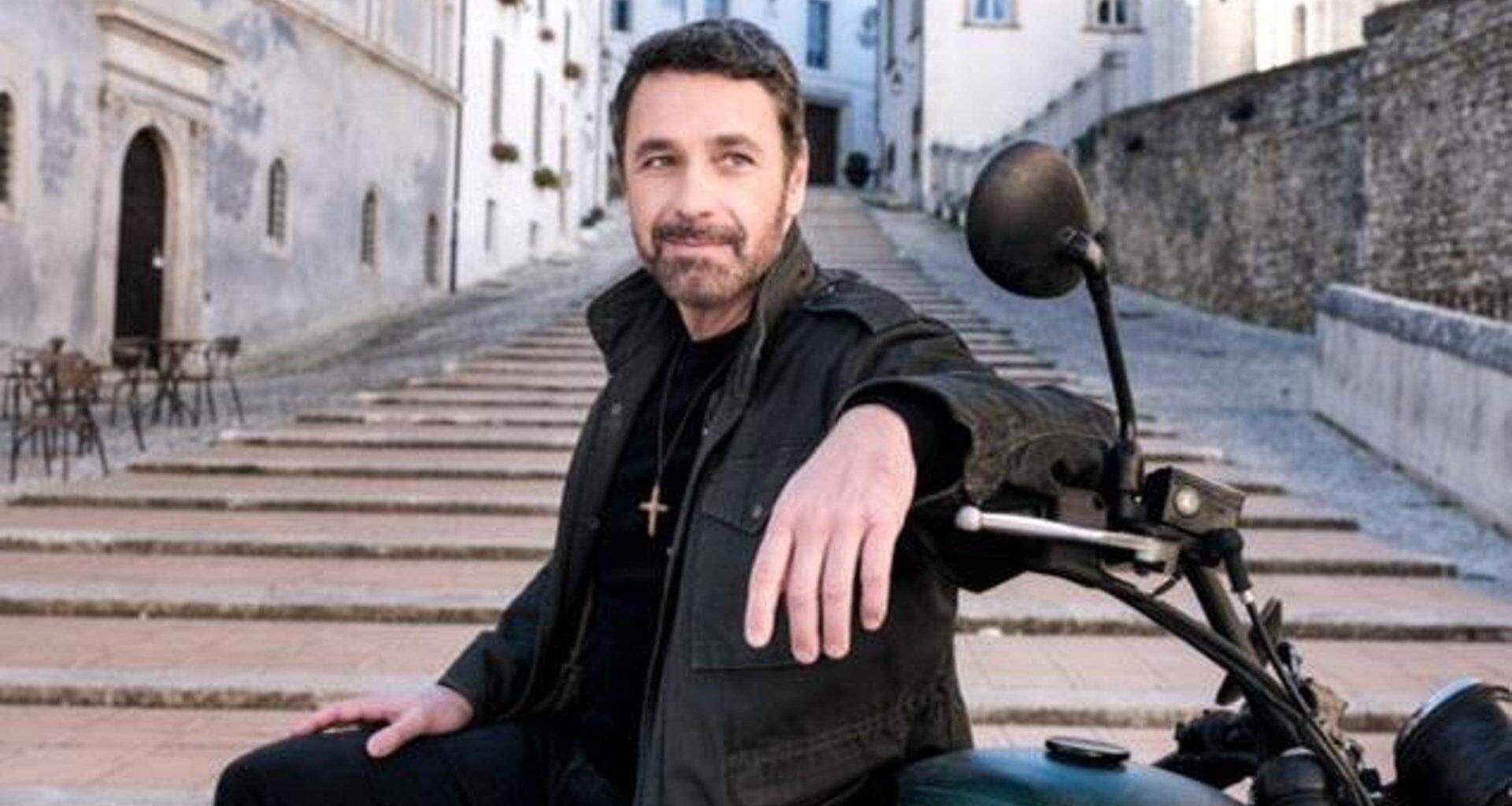 Raoul Bova deposita il marchio "Occhi spaccanti" per evitare la diffusione dell'audio