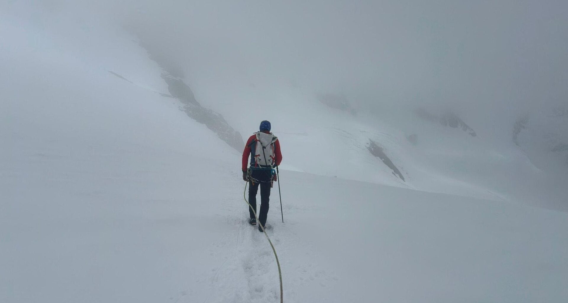 Si incastra la corda, alpinisti bloccati sul Monte Rosa: il meteo impedisce il recupero