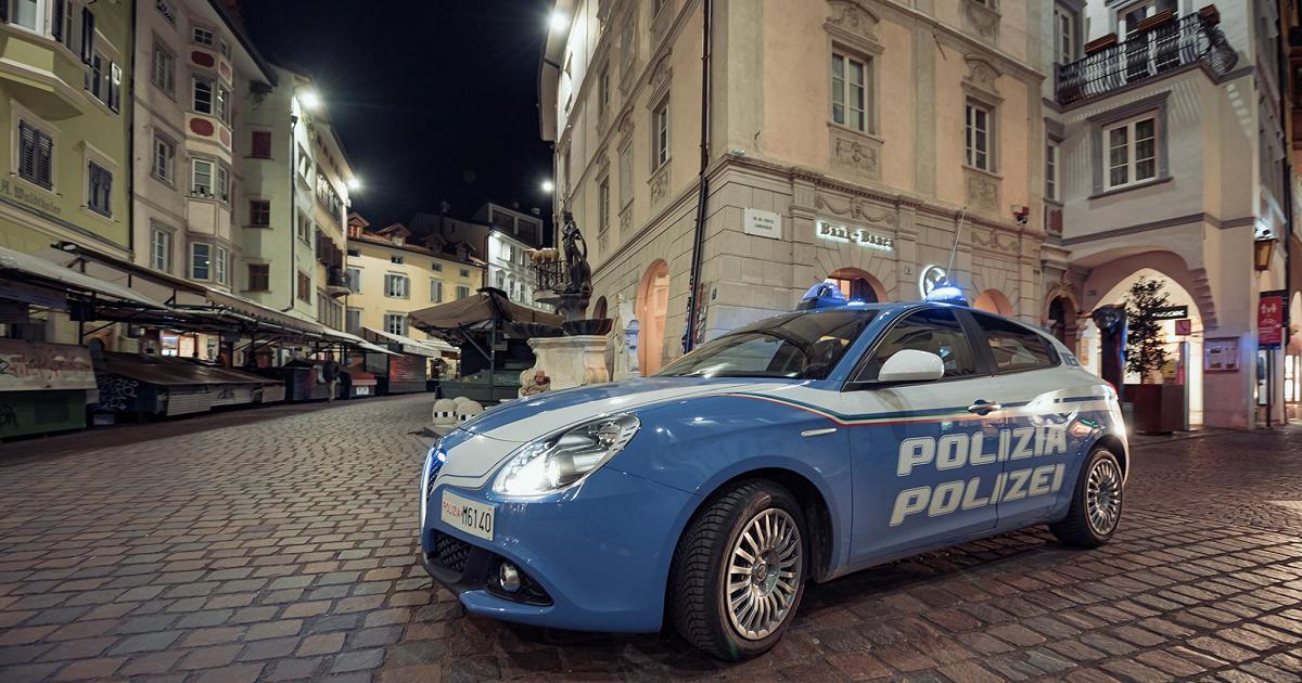 Aggredisce una donna incinta con calci e pugni in un locale del centro storico di Bolzano