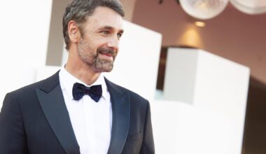 Raoul Bova deposita il marchio “occhi spaccanti” all’Ufficio Brevetti. “Per far cessare diffusione” - la Repubblica
