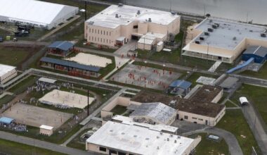 Giudice Usa ordina la chiusura di Alligator Alcatraz