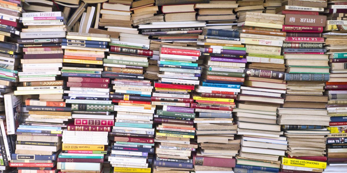 Ecco i 18 libri più assurdi della storia, li hanno scritti per davvero